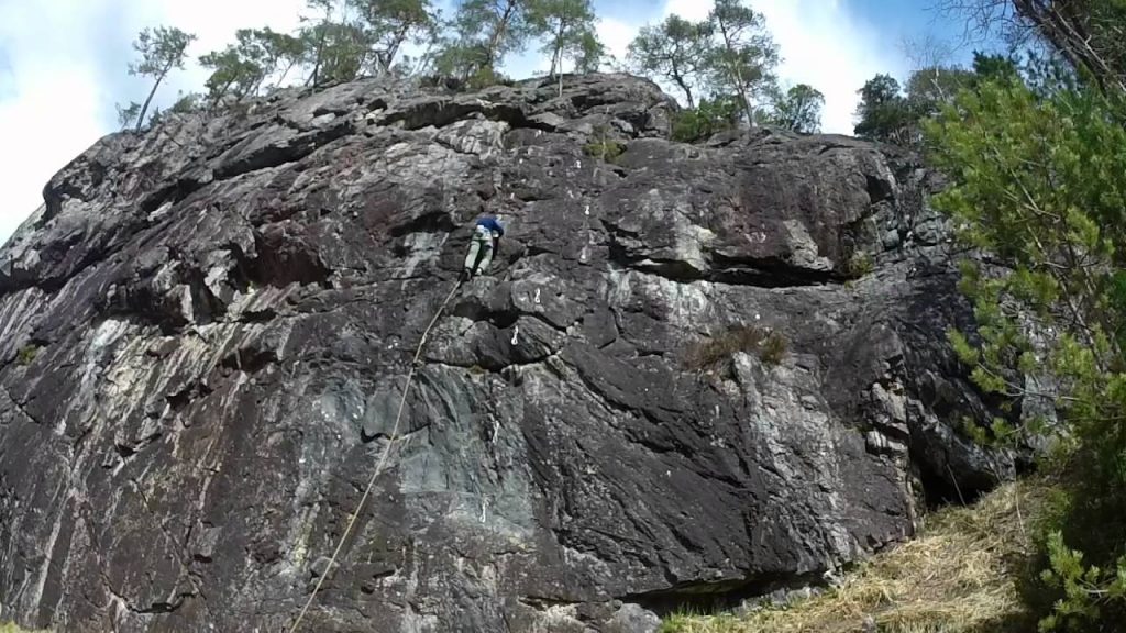 Finpuss på vårt nye klatrefelt i Froland, lørdag 13 oktober